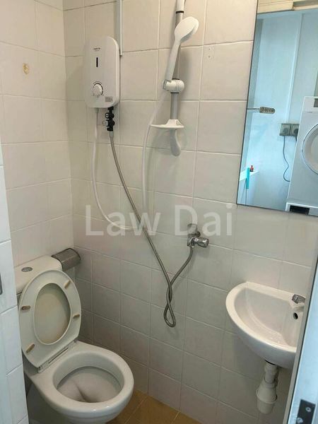 Room (Condo) for Rent in  The Estiva - Image 4