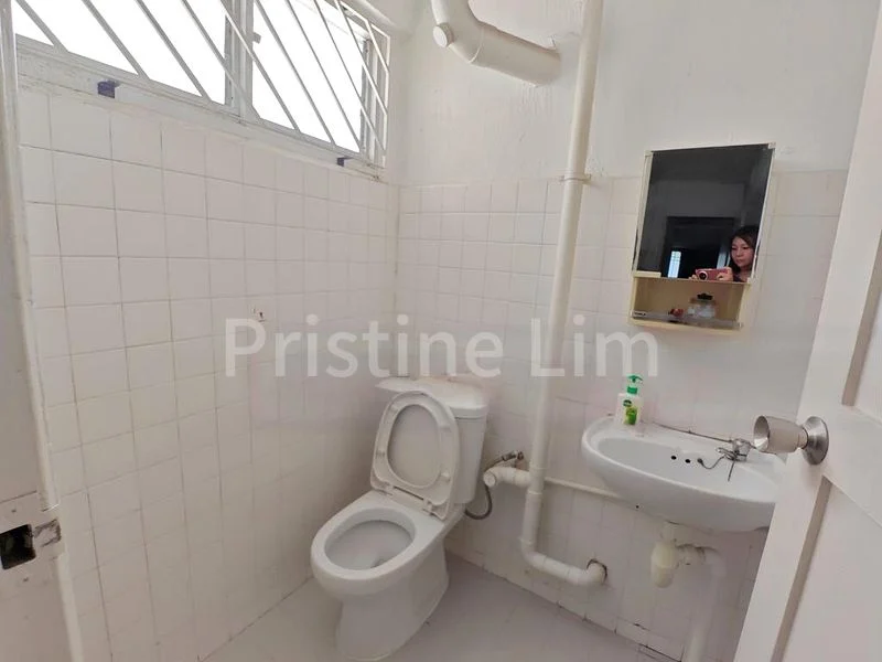 Shop / Shophouse for Sale: Medical clinic in Woodlands, near Marsiling MRT! Suitable for GP & Dental - Image 11