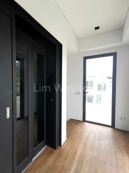6 Bed Semi-Detached House (Landed) for Rent in  Chancery Lane - Image 6