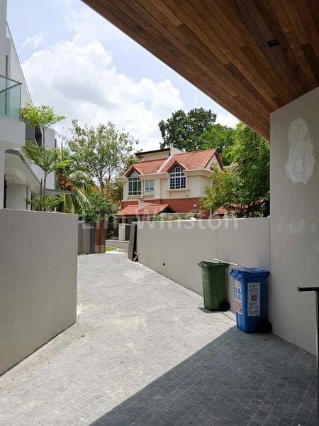 6 Bed Semi-Detached House (Landed) for Rent in  Chancery Lane - Image 2