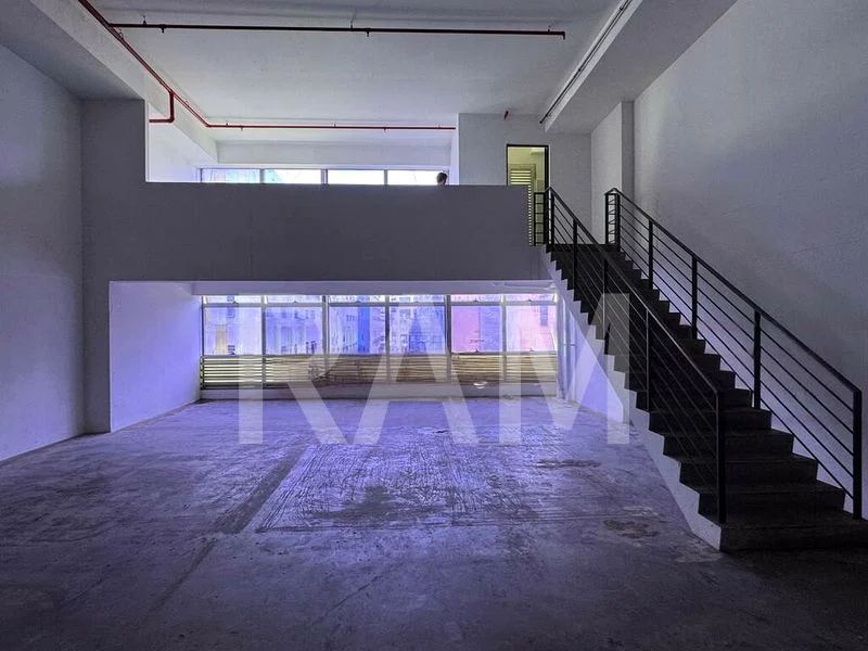 Light Industrial (B1) for Rent in Ys-One - Image 1