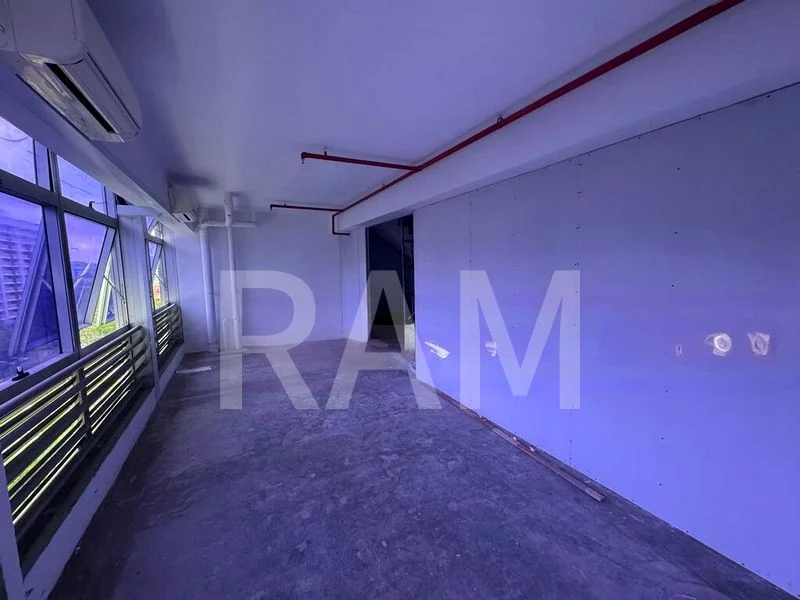 Light Industrial (B1) for Rent in Ys-One - Image 3