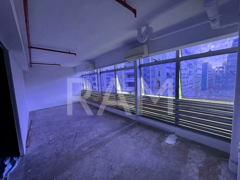 Light Industrial (B1) for Rent in Ys-One - Image 2