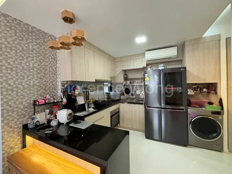 3 Bed Condo for Sale in  The Wisteria / Wisteria Mall - Image 7