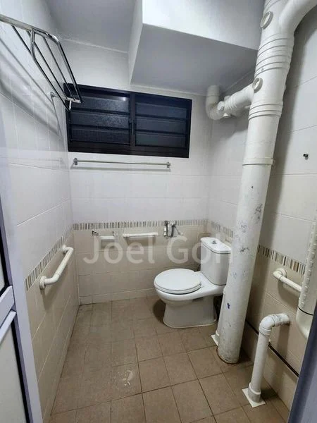 5 Room (5I) HDB for Rent in  219 Jurong East Street 21 - Image 2