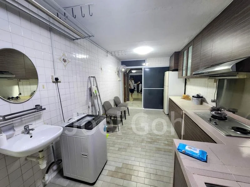 5 Room (5I) HDB for Rent in  219 Jurong East Street 21 - Image 1