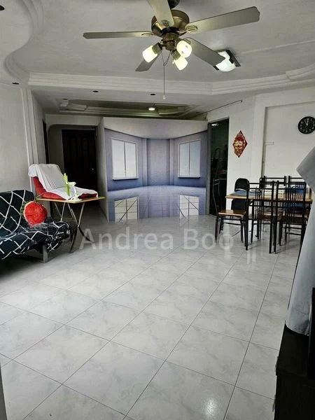 4 Room (4NG) HDB for Sale in  123 Yishun Street 11 - Image 1