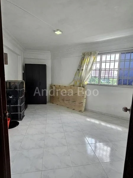 4 Room (4NG) HDB for Sale in  123 Yishun Street 11 - Image 3