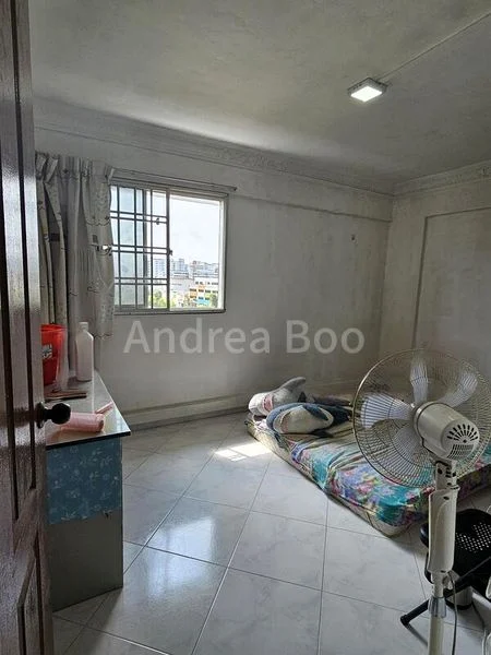 4 Room (4NG) HDB for Sale in  123 Yishun Street 11 - Image 2