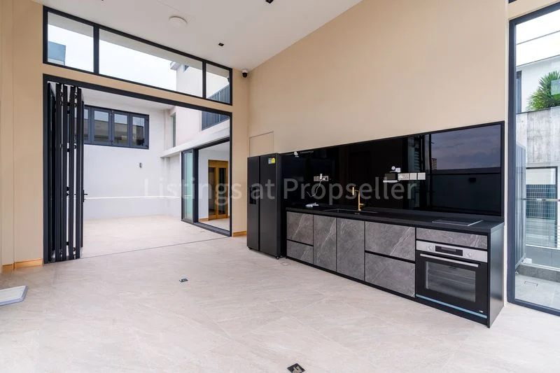 6 Bed Semi-Detached House (Landed) for Sale in Sennett Avenue - Image 5