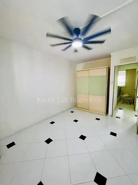 4 Room (4S) HDB for Sale in  447 Tampines Street 42 - Image 2