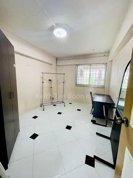 4 Room (4S) HDB for Sale in  447 Tampines Street 42 - Image 5