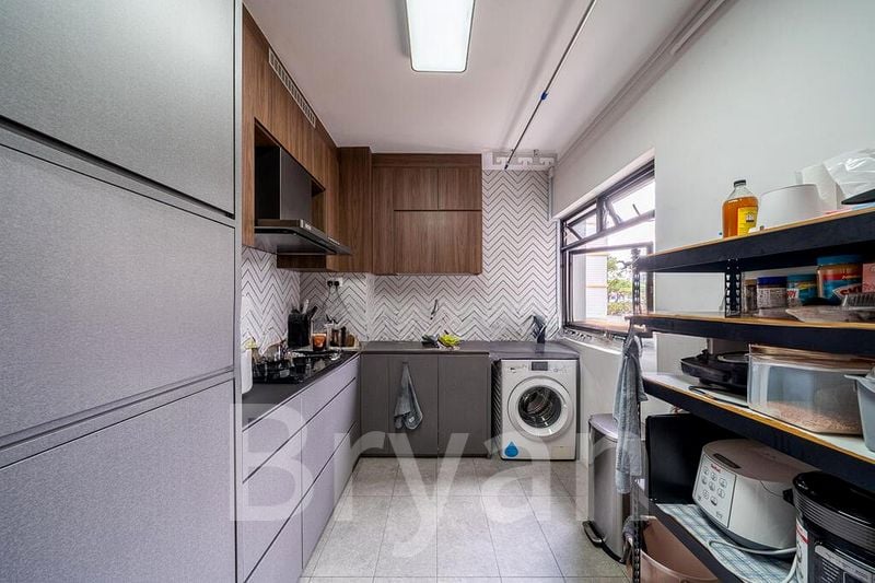 4 Room (4A) HDB for Sale in  11 Pine Close - Image 3