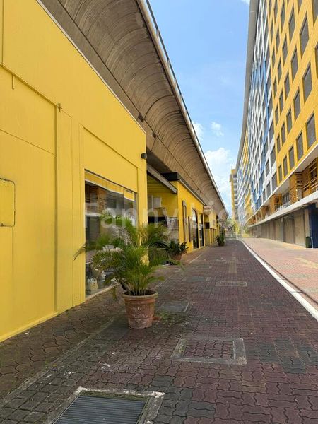 Light Industrial (B1) for Rent: Tradehub 21 - Image 2