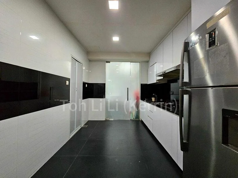 5 Bed Semi-Detached House (Landed) for Sale in  Burgundy Hill - Image 4