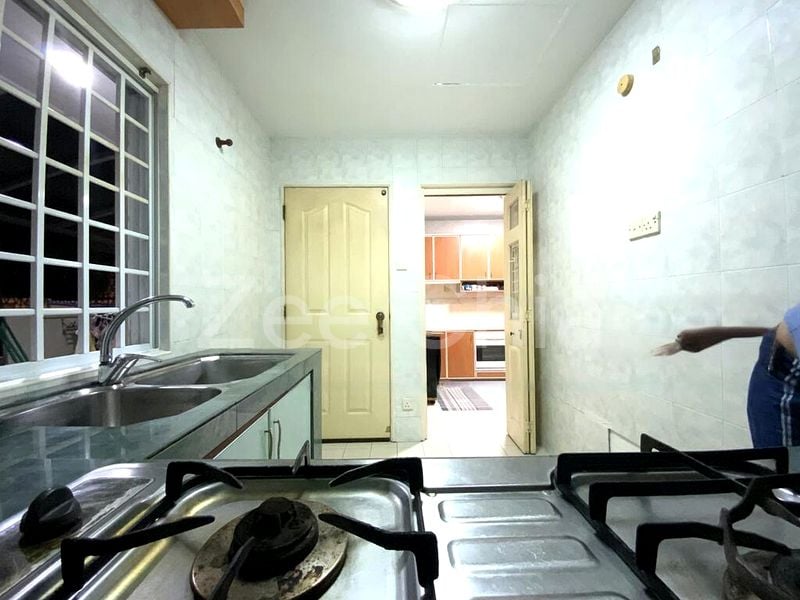 6 Bed Semi-Detached House (Landed) for Sale in Kembangan Estate - Image 14