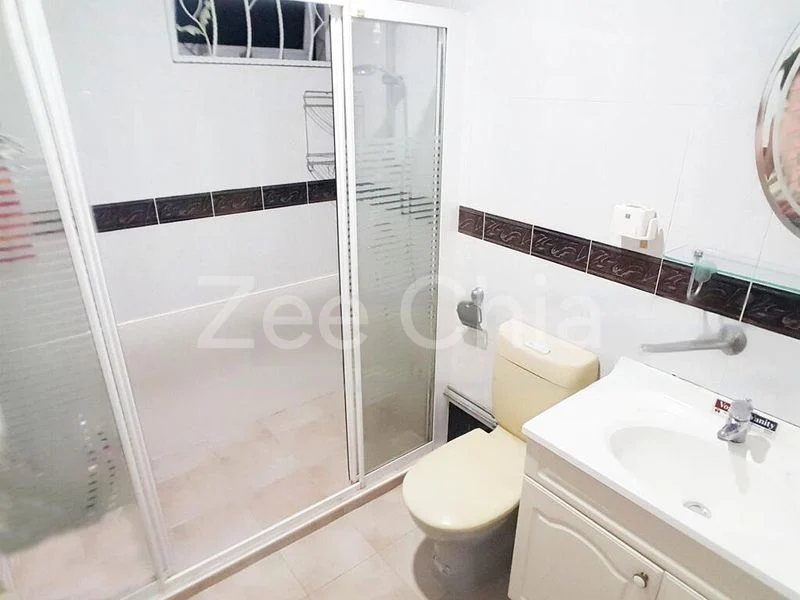6 Bed Semi-Detached House (Landed) for Sale in Kembangan Estate - Image 10