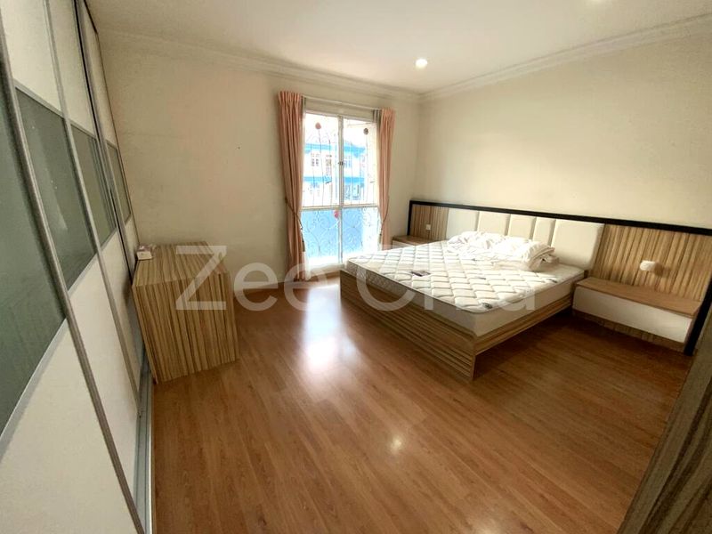 6 Bed Semi-Detached House (Landed) for Sale in Kembangan Estate - Image 2