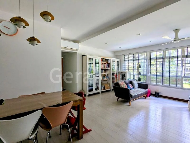 5 Room (5STD) HDB for Rent in  524A Tampines Central 7 - Image 1