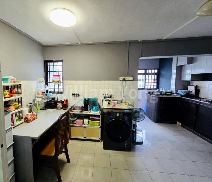 3 Room (3I) HDB for Sale in  412 Pandan Gardens - Image 2