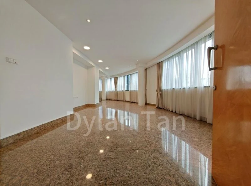 4 Bed Condo for Rent in  Grange 70 - Image 1