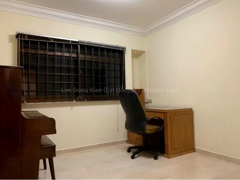 5 Room (5I) HDB for Rent in  291B Bukit Batok Street 24 - Image 10