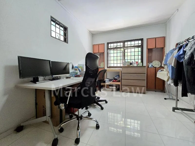 5 Room (5I) HDB for Sale in  129 Rivervale Street - Image 4