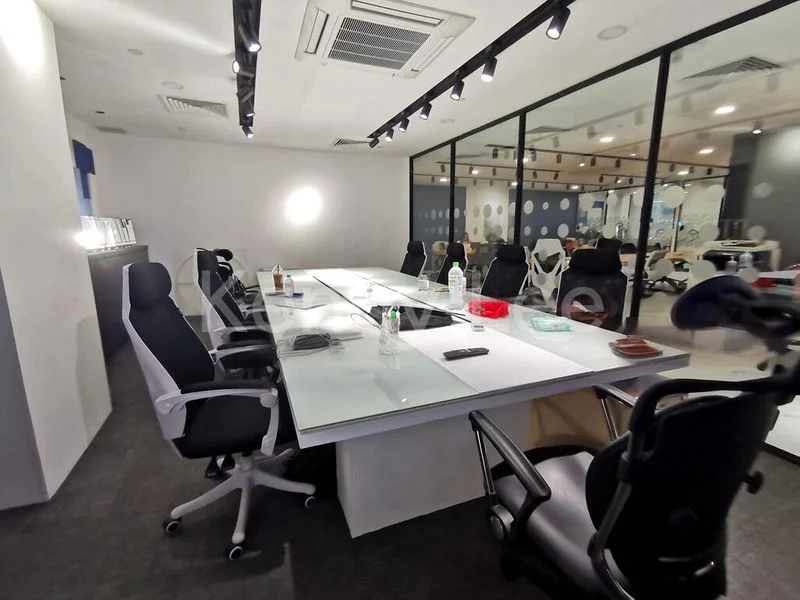 Office for Sale: International Plaza - Image 1