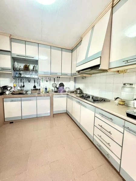 5 Room (5I) HDB for Sale in  756 Woodlands Avenue 4 - Image 8