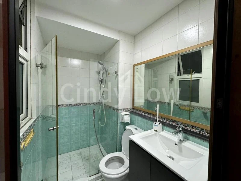 6 Bed Executive Condo for Rent in  The Floravale - Image 9