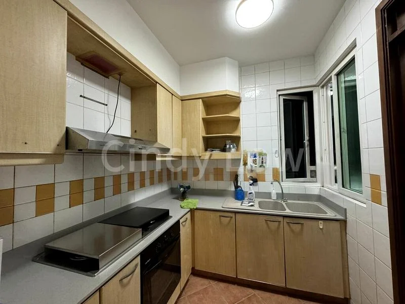 6 Bed Executive Condo for Rent in  The Floravale - Image 8