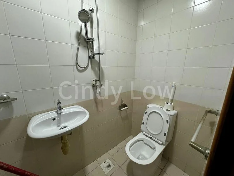 6 Bed Executive Condo for Rent in  The Floravale - Image 5