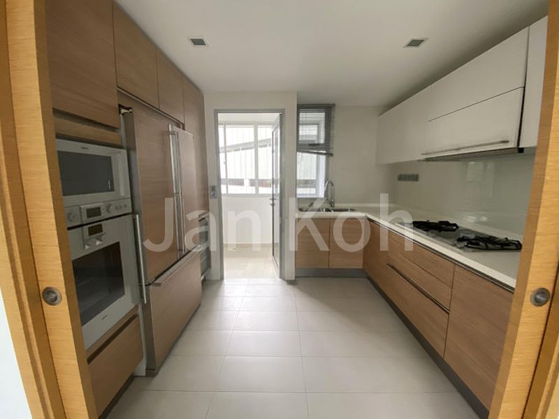 3 Bed Condo for Rent in  Suites @ Cairnhill - Image 10