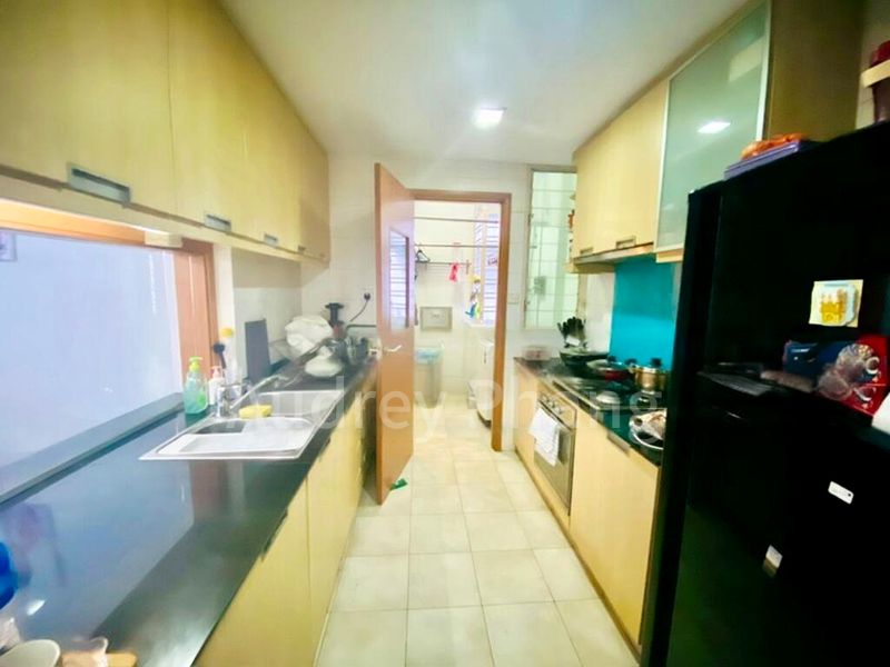 3 Bed Condo for Sale in  Sunglade - Image 6