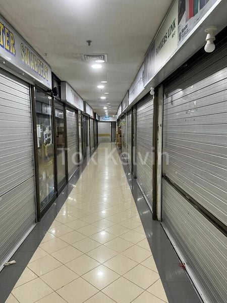 Shop / Shophouse for Rent: Queensway Shopping Centre - Image 3