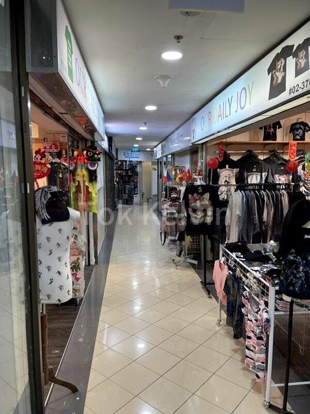 Shop / Shophouse for Rent: Queensway Shopping Centre - Image 1