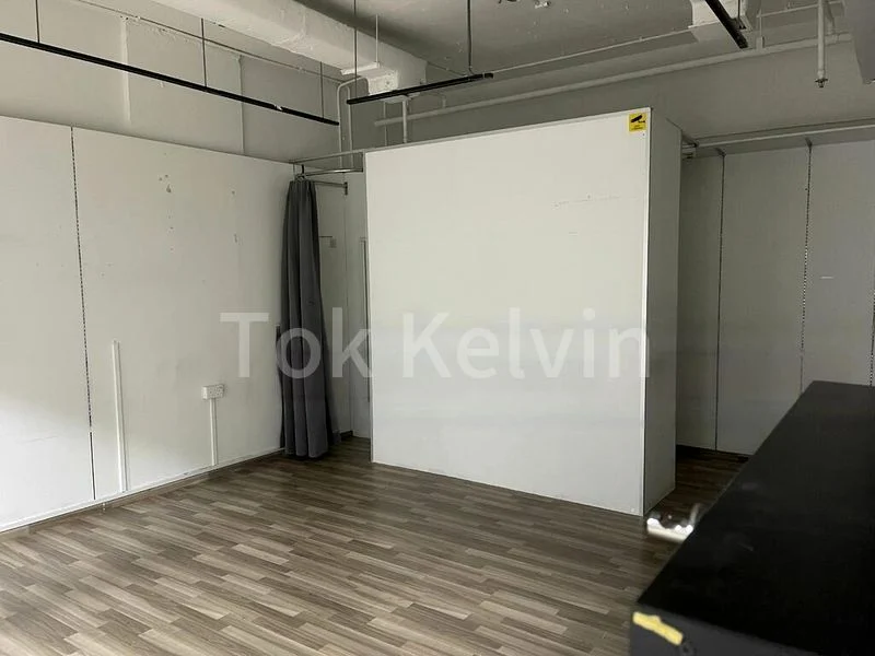 Shop / Shophouse for Rent: Queensway Shopping Centre - Image 11