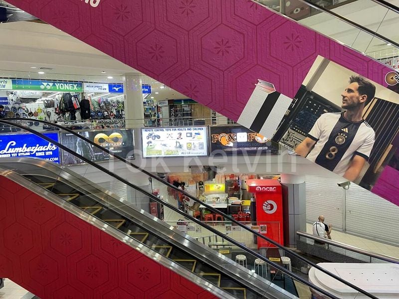 Shop / Shophouse for Rent: Queensway Shopping Centre - Image 2