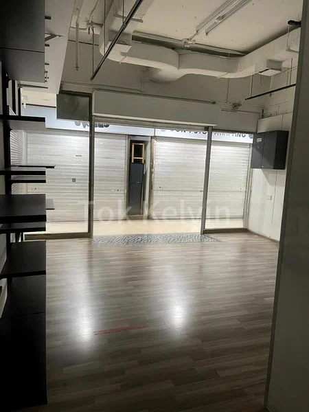 Shop / Shophouse for Rent: Queensway Shopping Centre - Image 9
