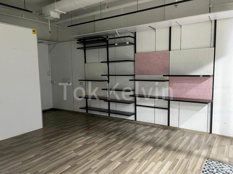 Shop / Shophouse for Rent: Queensway Shopping Centre - Image 8