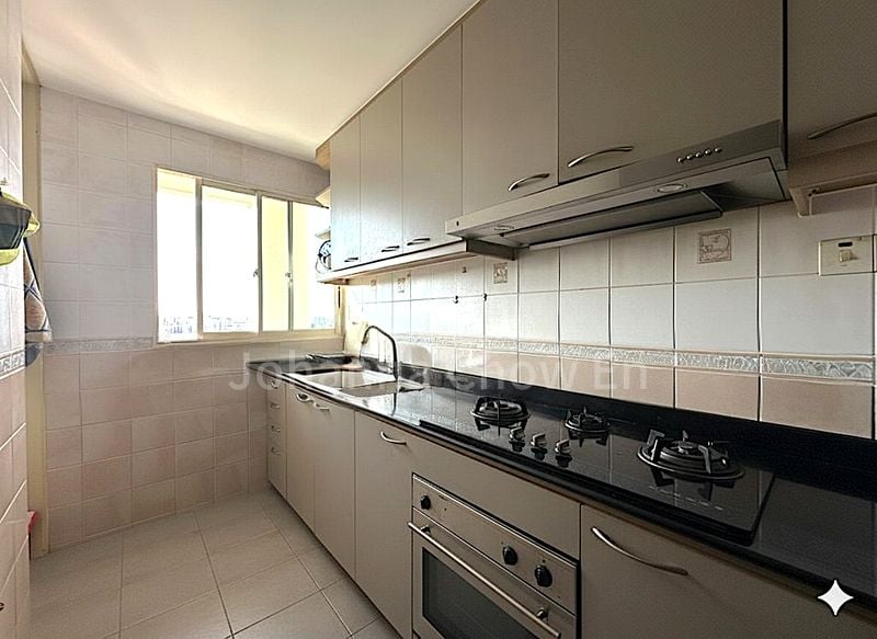 2 Bed Condo for Rent in Yishun Emerald - Image 1