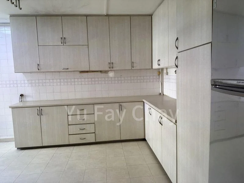 Executive HDB for Rent in  369 Yung An Road - Image 2