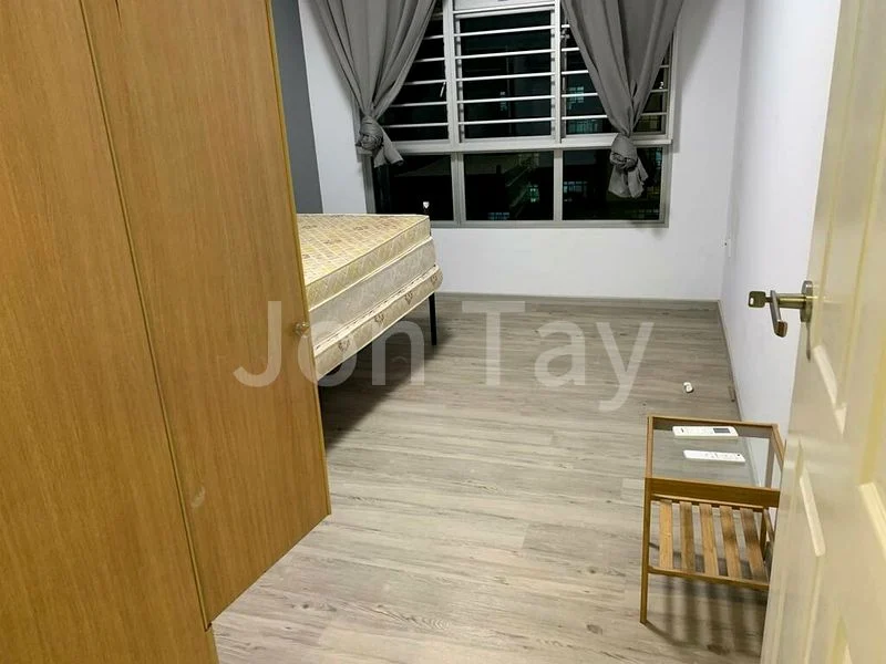 5 Room (5I) HDB for Rent in  440C Clementi Avenue 3 - Image 4
