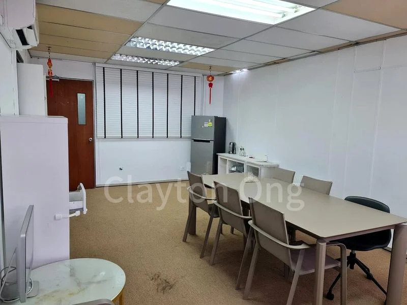 Light Industrial (B1) for Rent: Lip Hing Industrial Building - Image 2