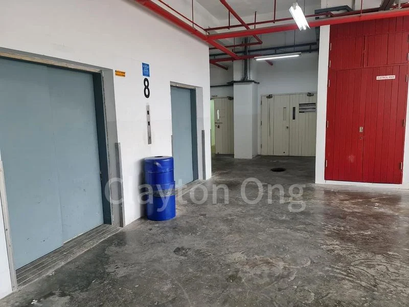 Light Industrial (B1) for Rent: Lip Hing Industrial Building - Image 1