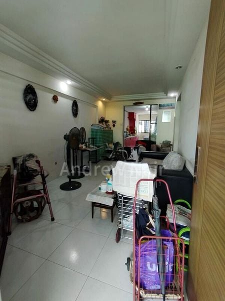 3 Room (3NG) HDB for Sale in 401 Hougang Avenue 10 - Image 2