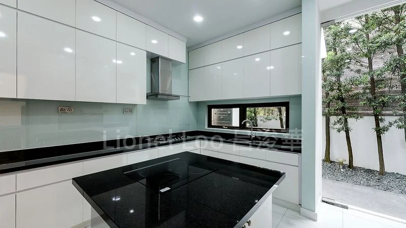 6 Bed Bungalow (Landed) for Sale in Cove Drive - Image 6