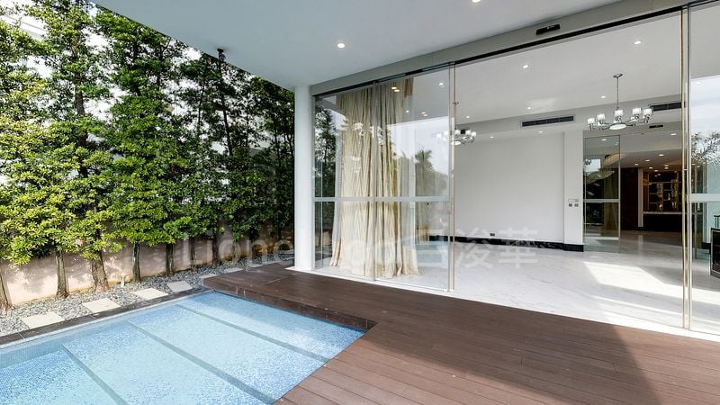 6 Bed Bungalow (Landed) for Sale in Cove Drive - Image 4