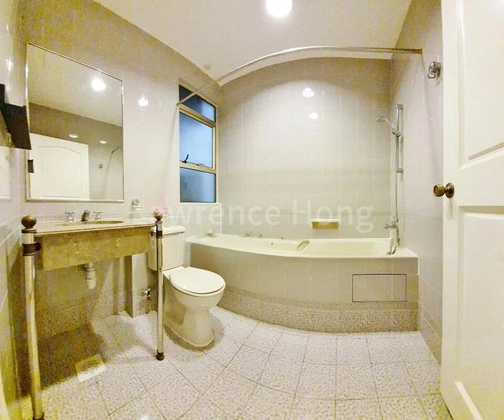 4 Bed Condo for Rent in  Leonie Condotel - Image 12