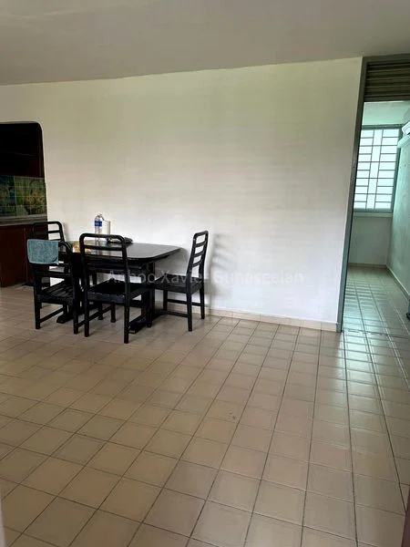 4 Room (4STD) HDB for Rent in  602 Hougang Avenue 4 - Image 2